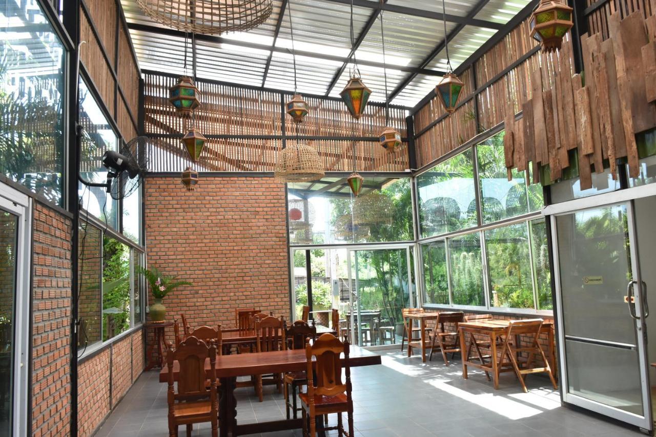 Hug Sakhonnakhon Hotel Sakon Nakhon Exteriör bild