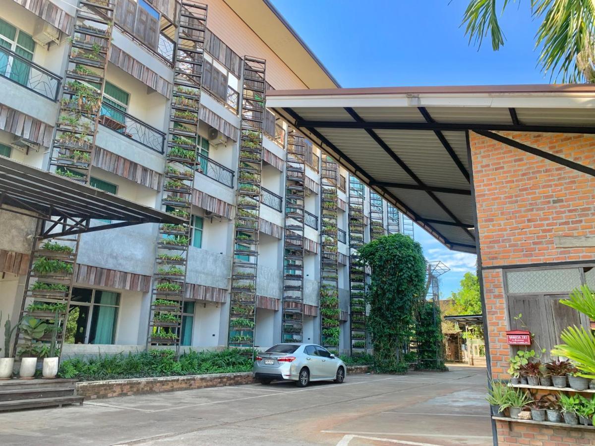 Hug Sakhonnakhon Hotel Sakon Nakhon Exteriör bild